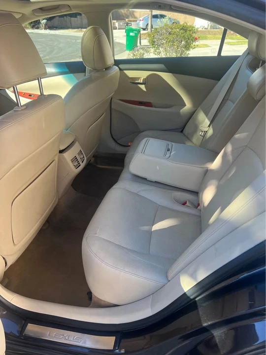 2011 Lexus ES 4th Gen - Image 11 of 16