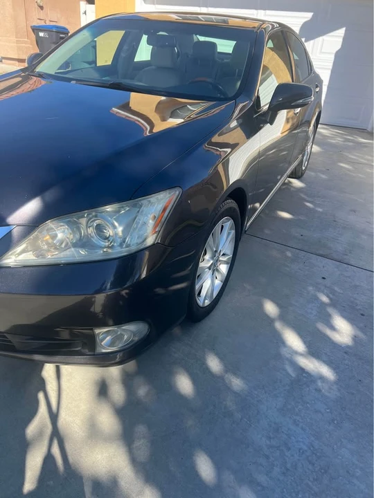 2011 Lexus ES 4th Gen - Image 2 of 16