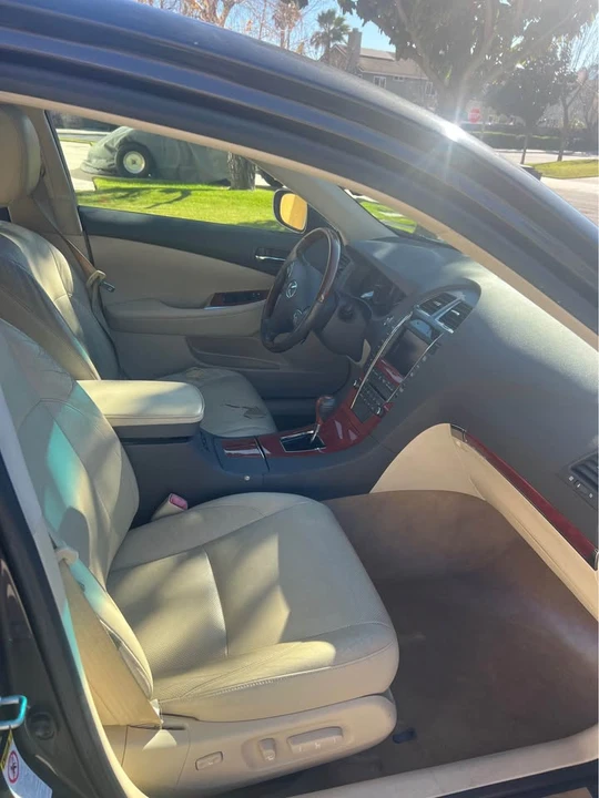 2011 Lexus ES 4th Gen - Image 14 of 16