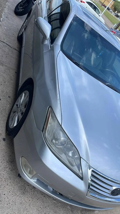 2011 Lexus ES 5th Gen - Image 2 of 3