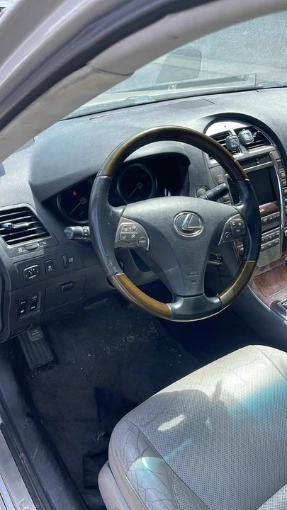 2011 Lexus ES 5th Gen - Image 3 of 3