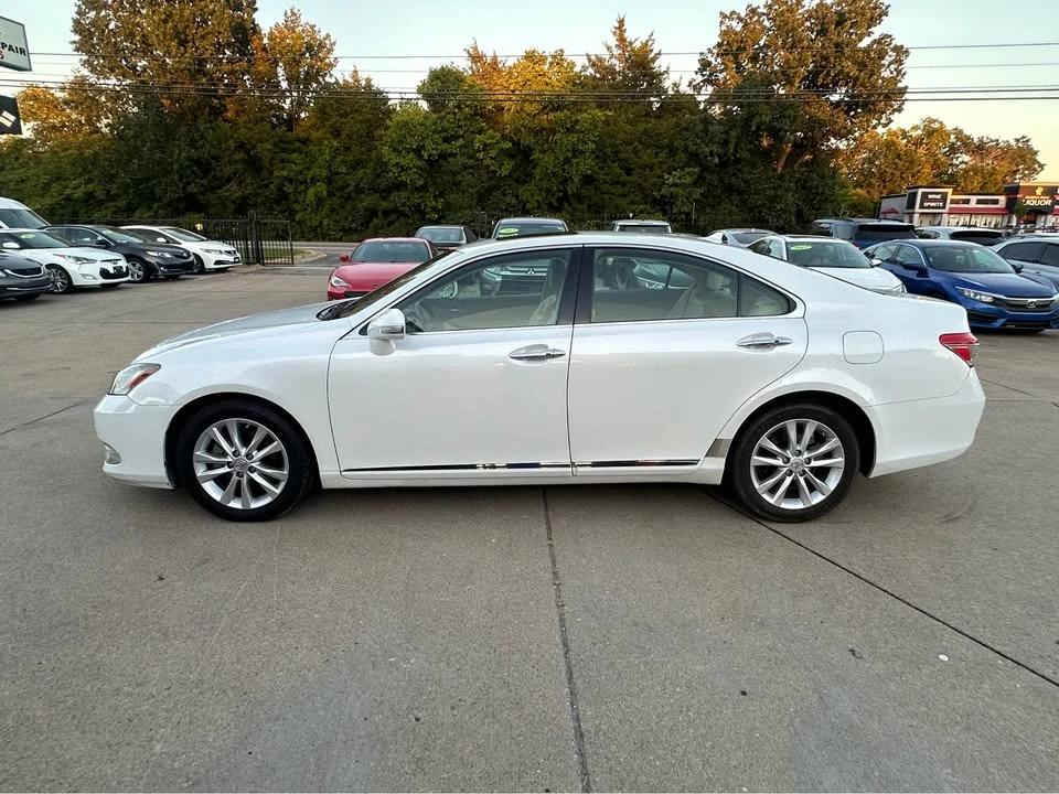 2011 Lexus ES 5th Gen - Image 5 of 16