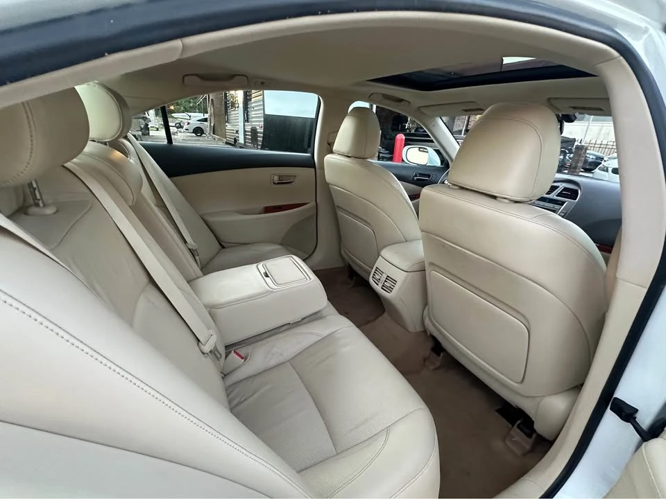2011 Lexus ES 5th Gen - Image 12 of 16