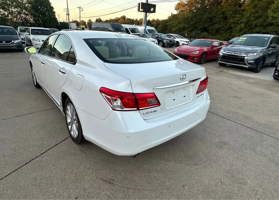 2011 Lexus ES 5th Gen - Image 7 of 16