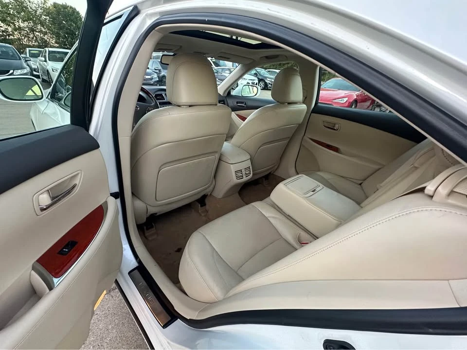 2011 Lexus ES 5th Gen - Image 15 of 16