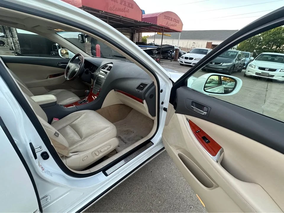 2011 Lexus ES 5th Gen - Image 9 of 16