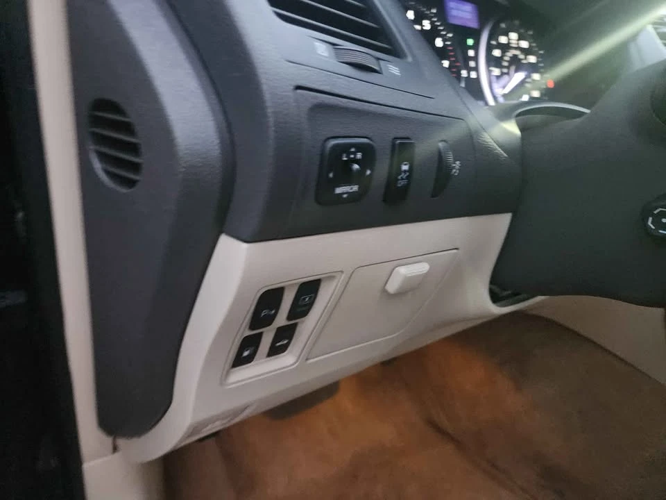 2011 Lexus ES 5th Gen - Image 10 of 12