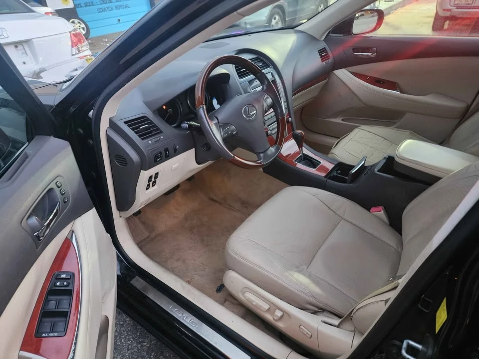 2011 Lexus ES 5th Gen - Image 5 of 12