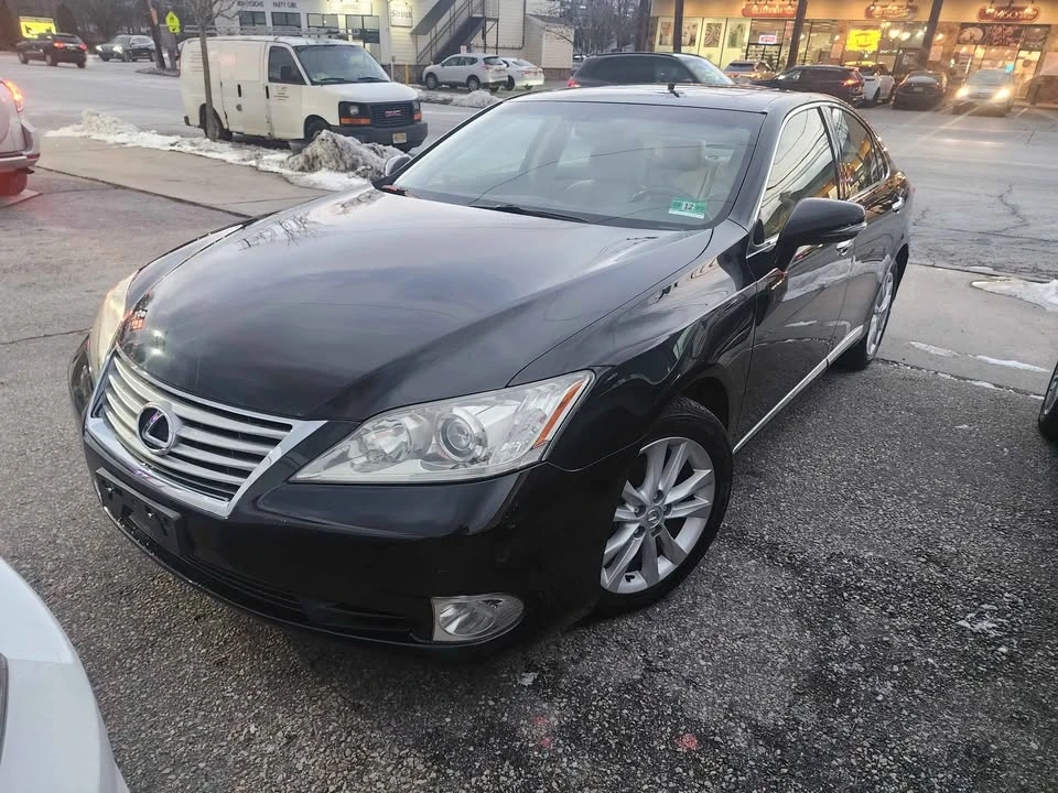 2011 Lexus ES 5th Gen - Image 3 of 12