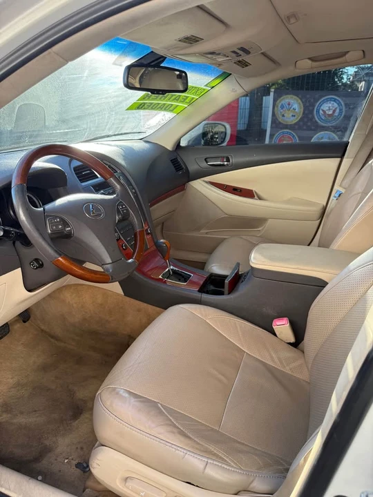 2011 Lexus ES 5th Gen - Image 6 of 8