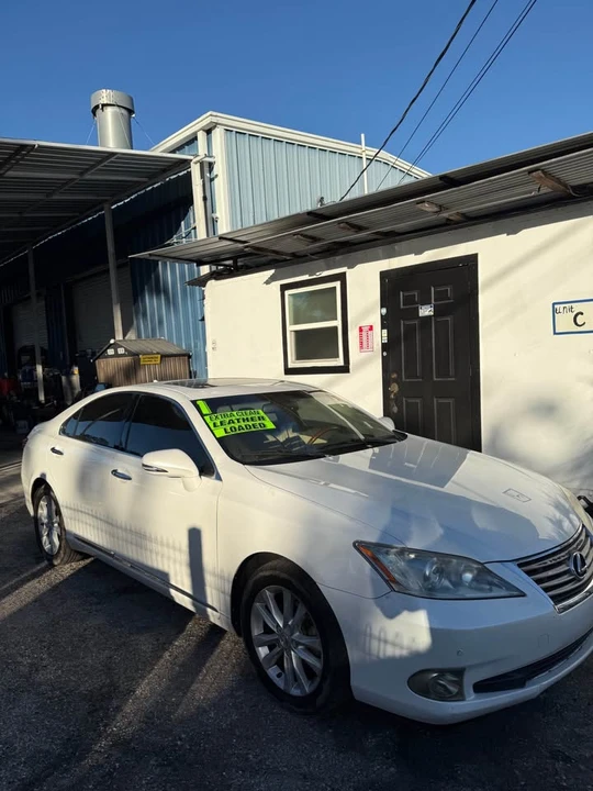 2011 Lexus ES 5th Gen - Image 3 of 8