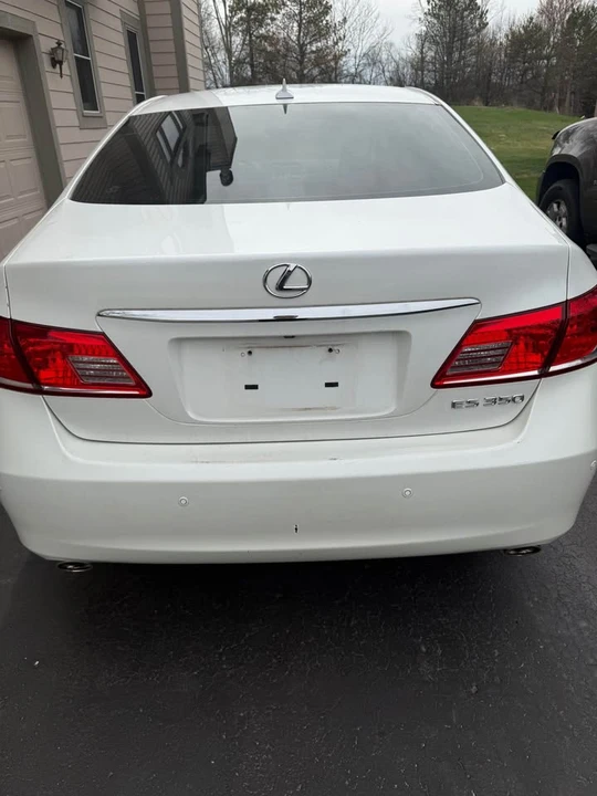 2011 Lexus ES 5th Gen - Image 3 of 12