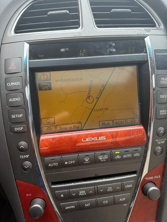 2011 Lexus ES 5th Gen - Image 10 of 12