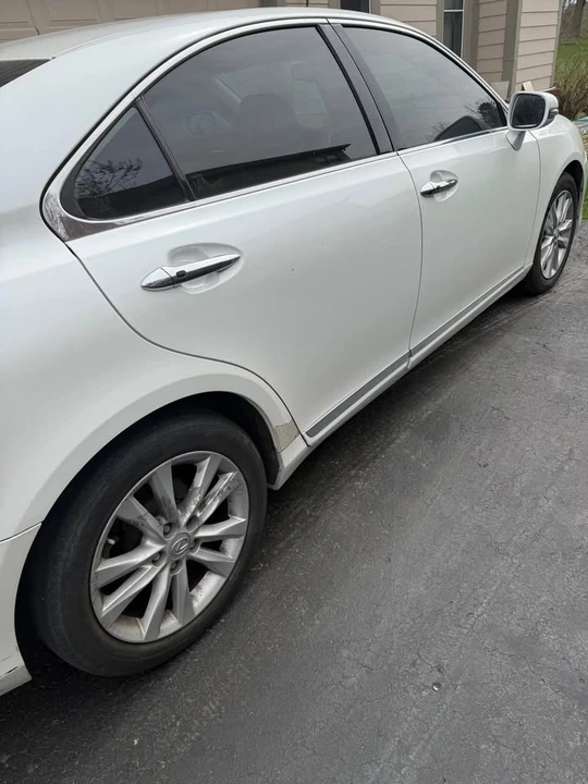 2011 Lexus ES 5th Gen - Image 4 of 12