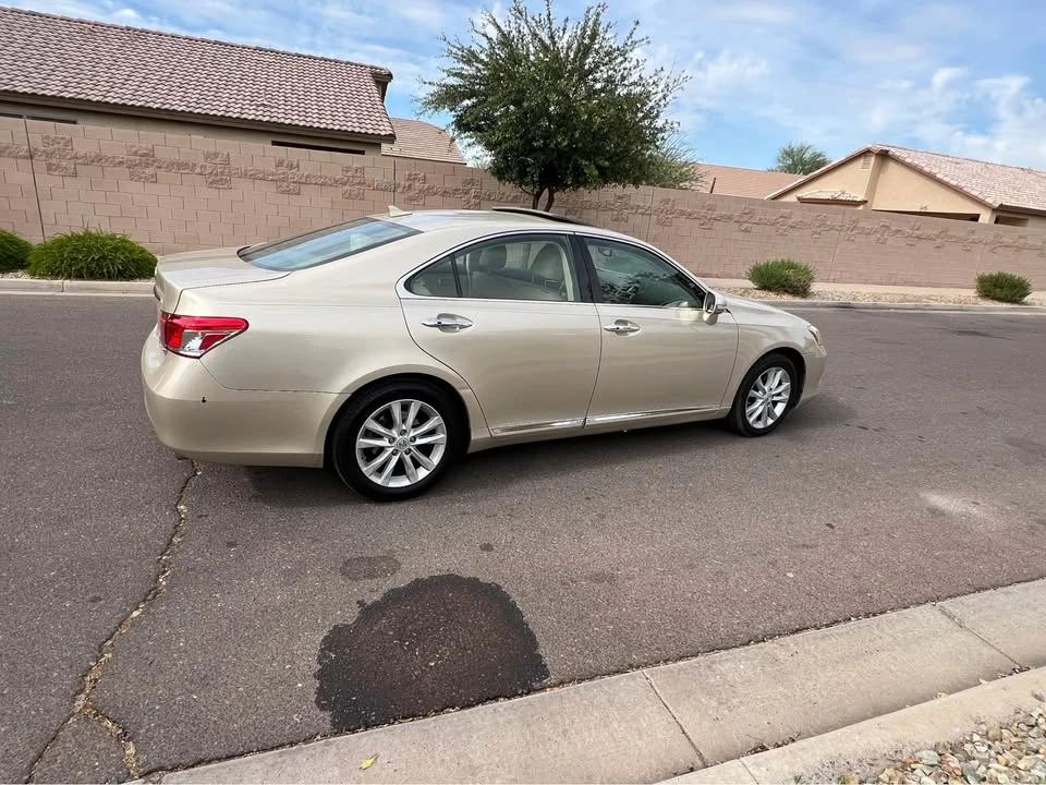 2011 Lexus ES 5th Gen - Image 5 of 11