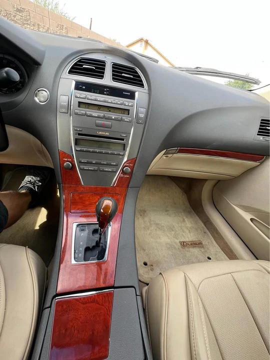 2011 Lexus ES 5th Gen - Image 6 of 11
