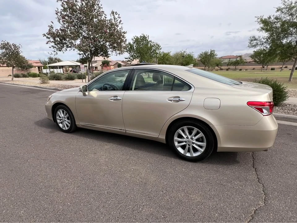 2011 Lexus ES 5th Gen - Image 7 of 11