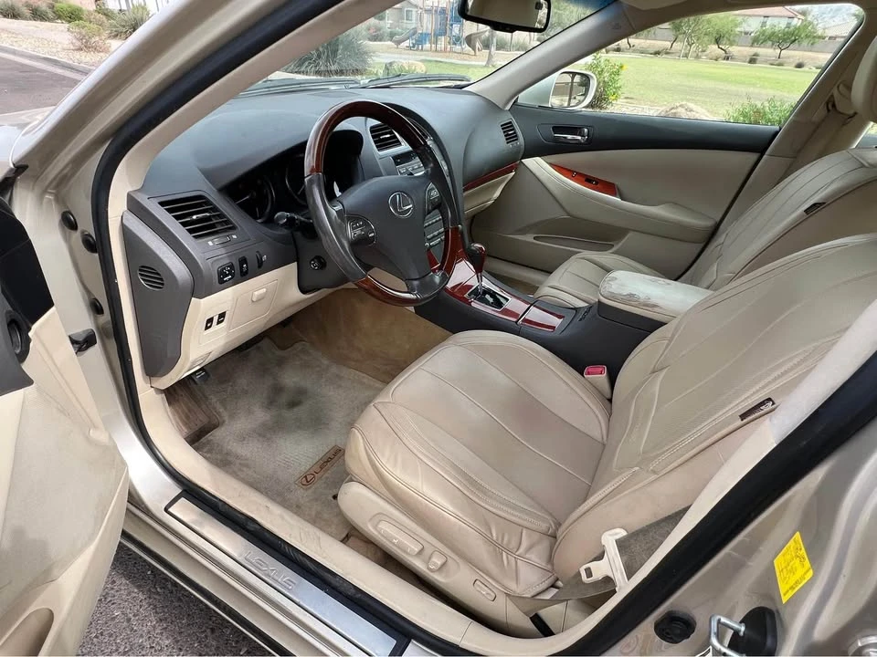 2011 Lexus ES 5th Gen - Image 2 of 11