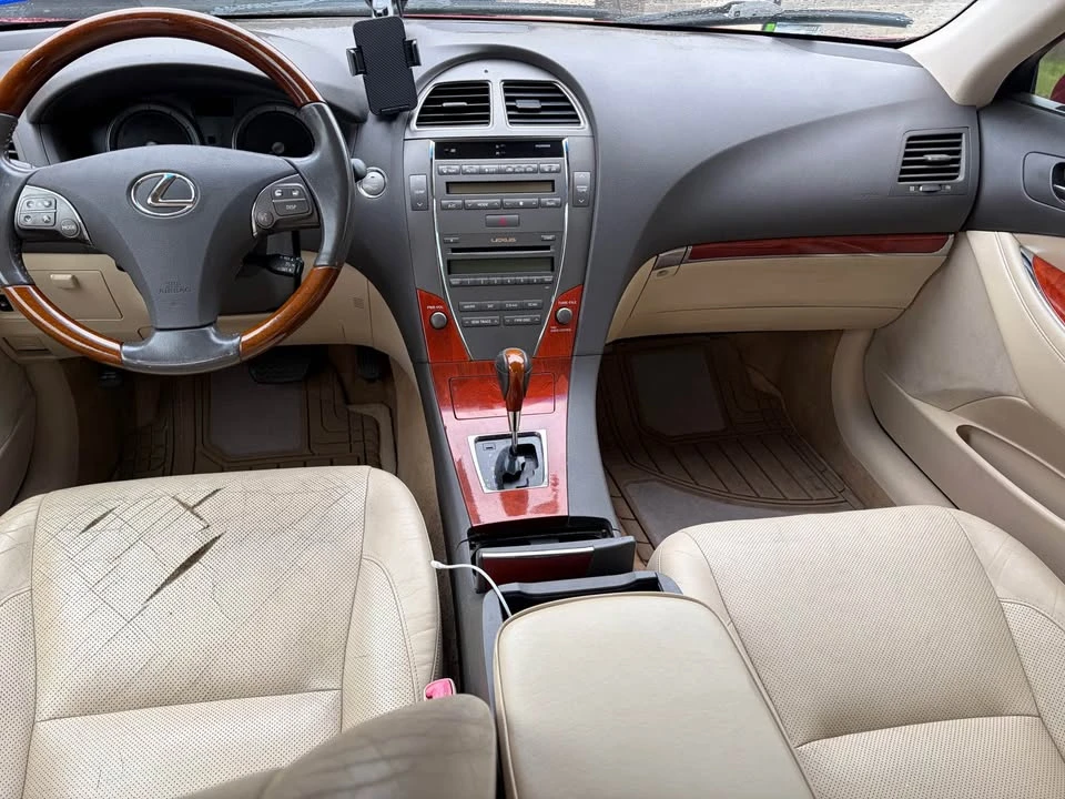 2011 Lexus ES 5th Gen - Image 11 of 14