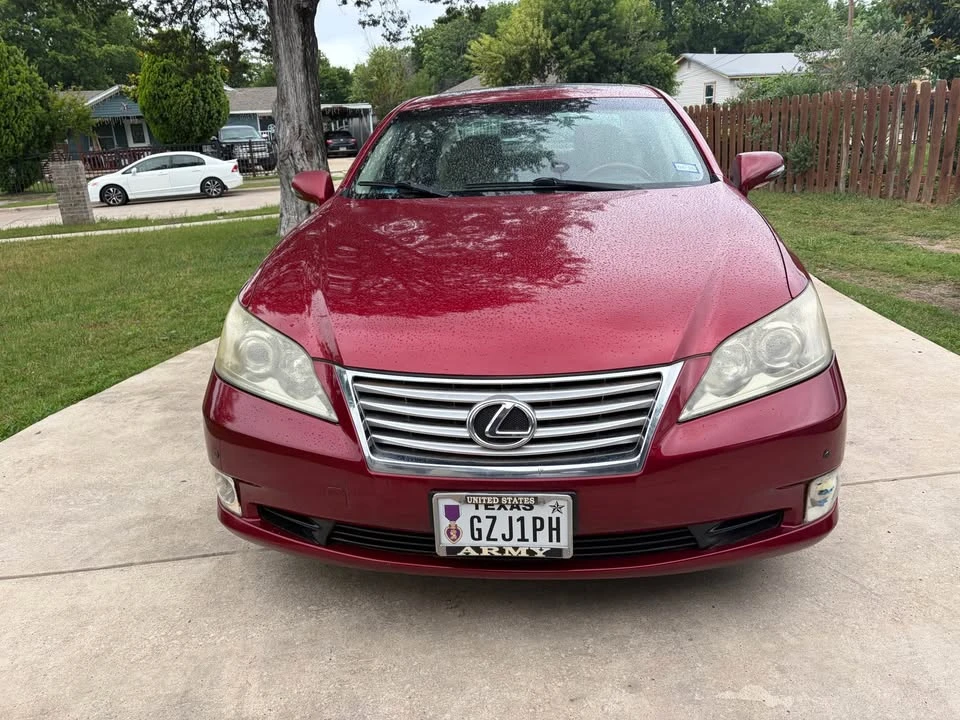 2011 Lexus ES 5th Gen - Image 2 of 14