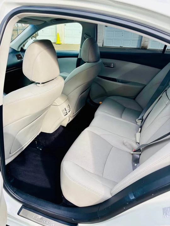 2011 Lexus ES 5th Gen - Image 14 of 17