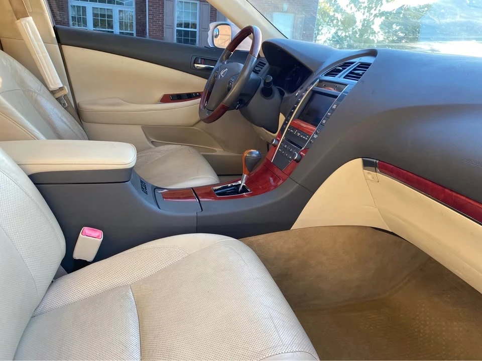 2011 Lexus ES 5th Gen - Image 9 of 13