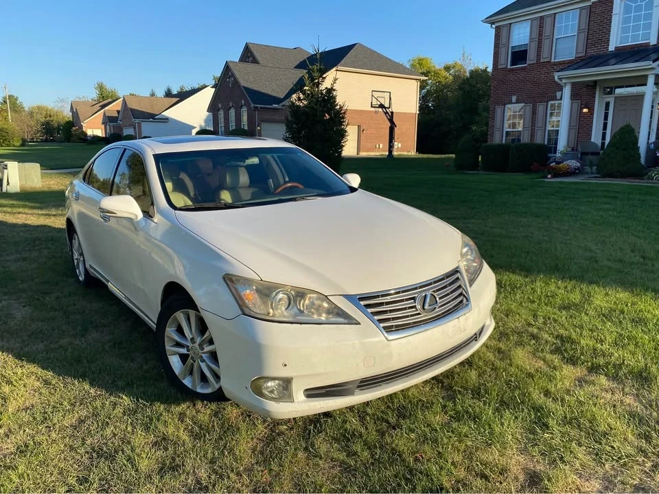 2011 Lexus ES 5th Gen - Image 2 of 13