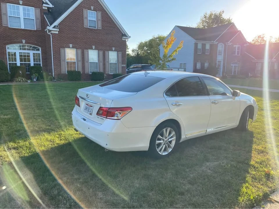 2011 Lexus ES 5th Gen - Image 5 of 13