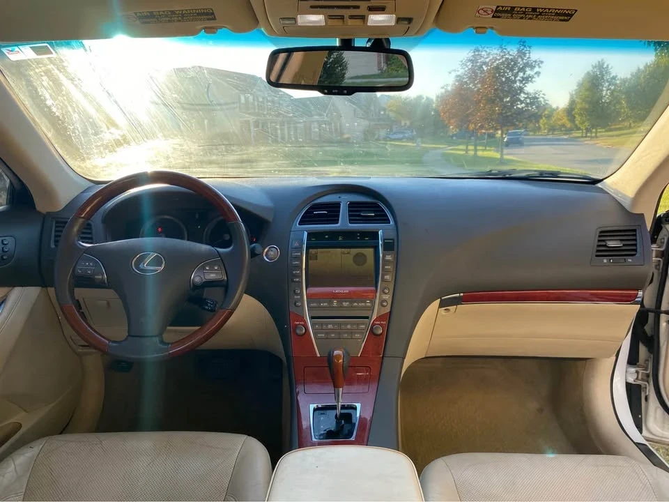 2011 Lexus ES 5th Gen - Image 11 of 13