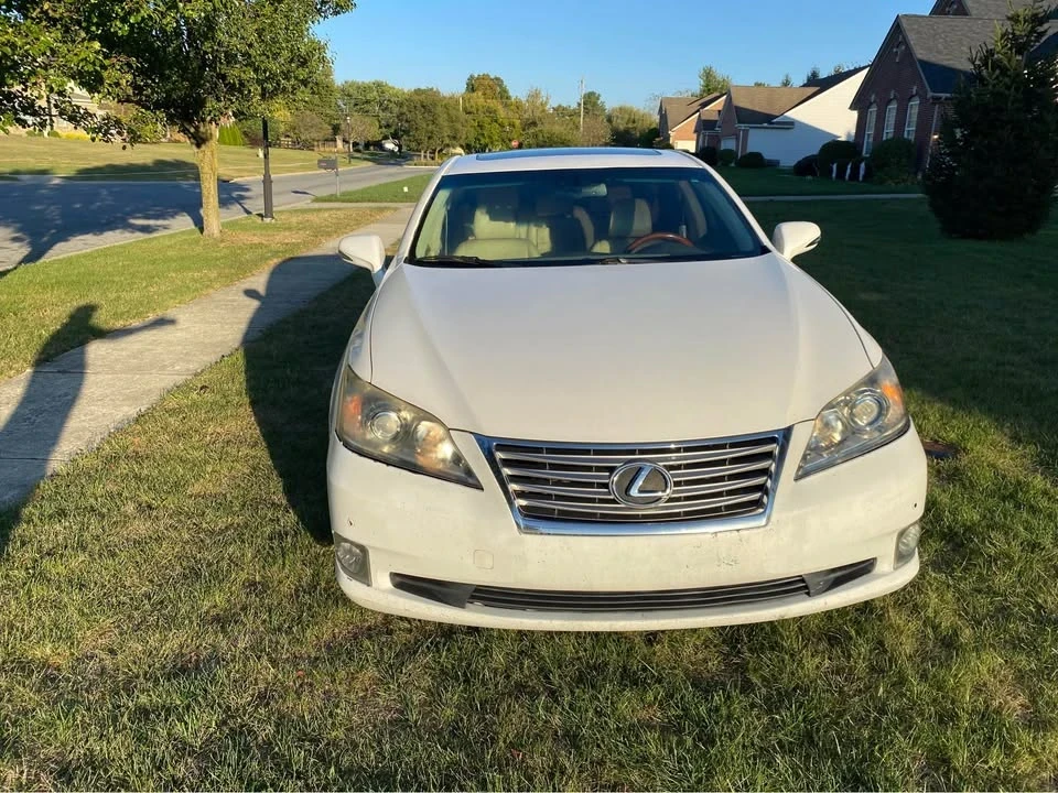 2011 Lexus ES 5th Gen - Image 3 of 13