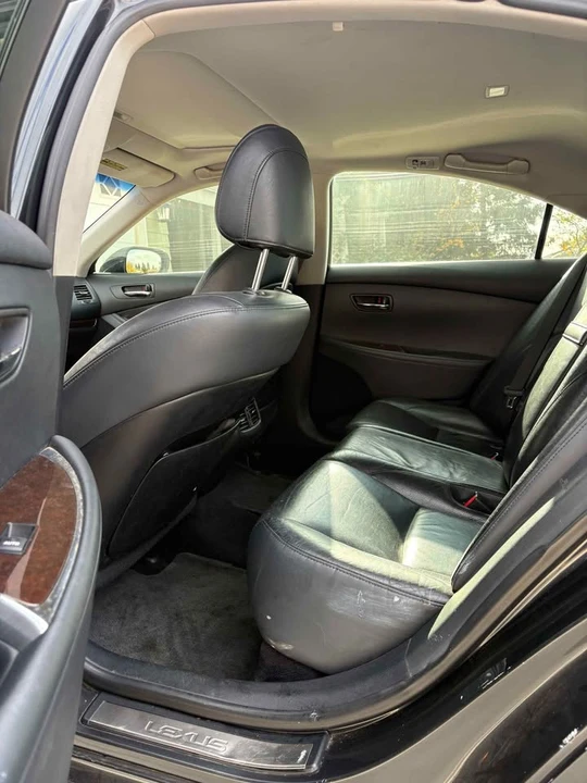 2011 Lexus ES 4th Gen - Image 7 of 10