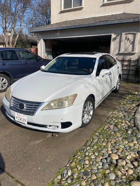 2011 Lexus ES 5th Gen - Image 4 of 4