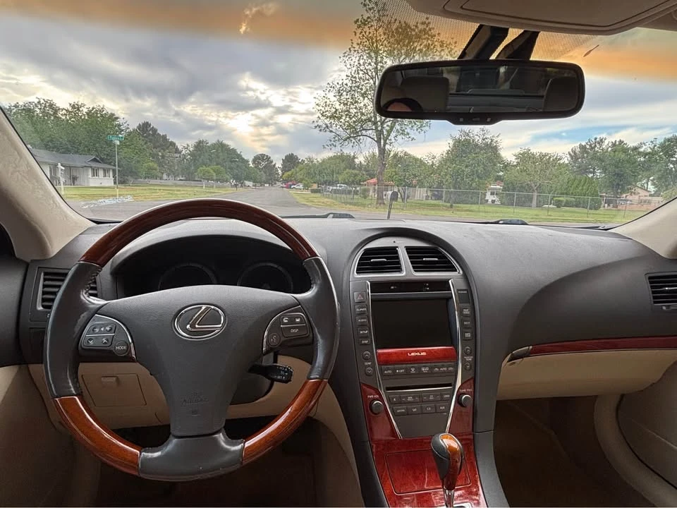 2011 Lexus ES 5th Gen - Image 5 of 8