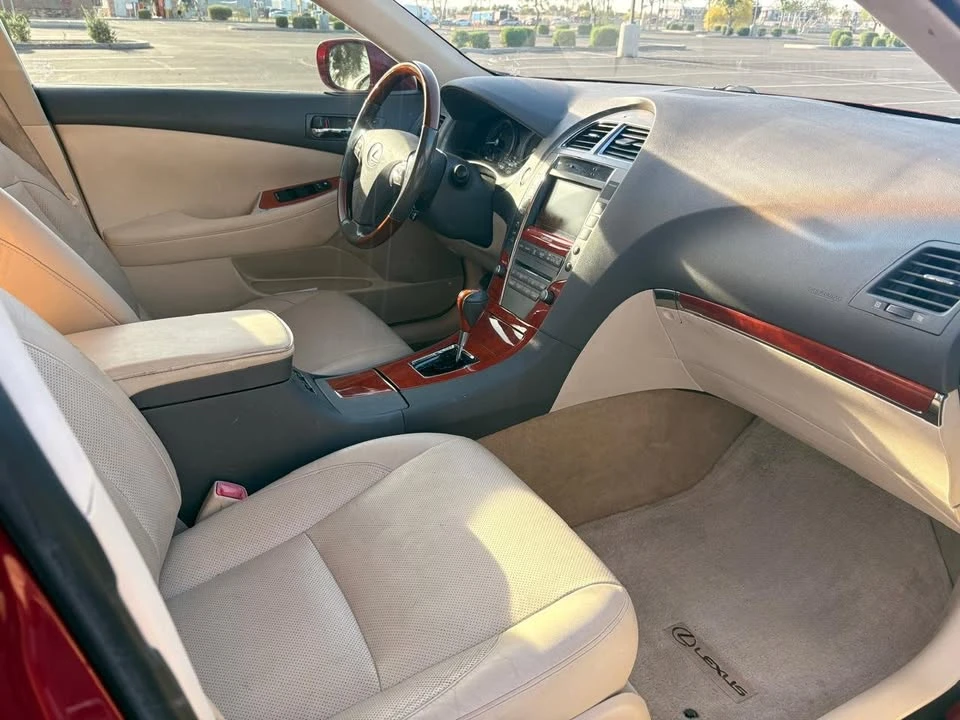 2011 Lexus ES 5th Gen - Image 10 of 13
