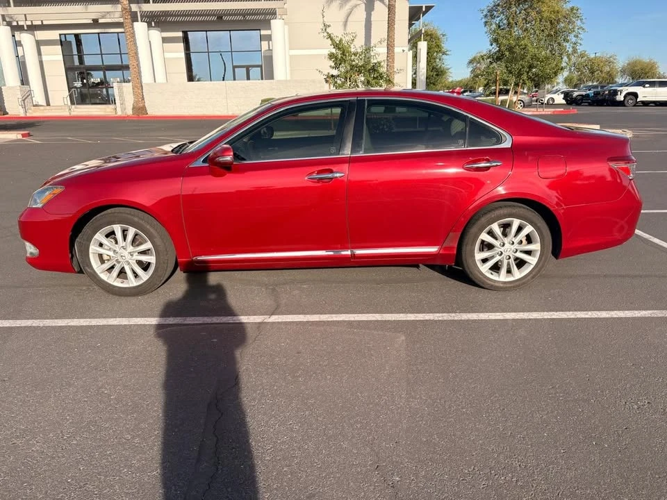2011 Lexus ES 5th Gen - Image 2 of 13