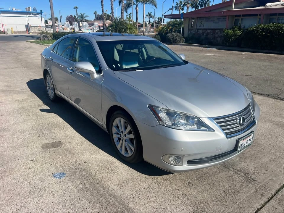 2011 Lexus ES 5th Gen - Image 3 of 10