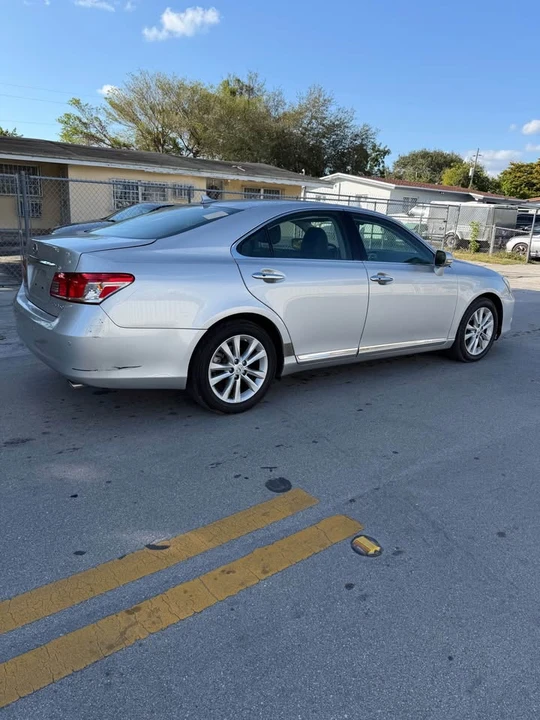 2011 Lexus ES 5th Gen - Image 8 of 12