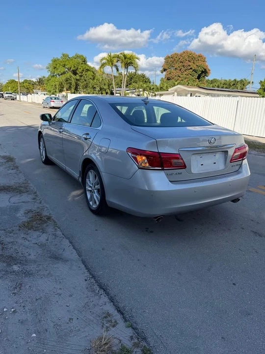 2011 Lexus ES 5th Gen - Image 9 of 12