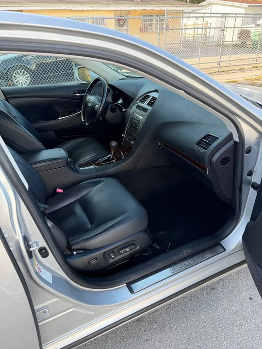 2011 Lexus ES 5th Gen - Image 11 of 12