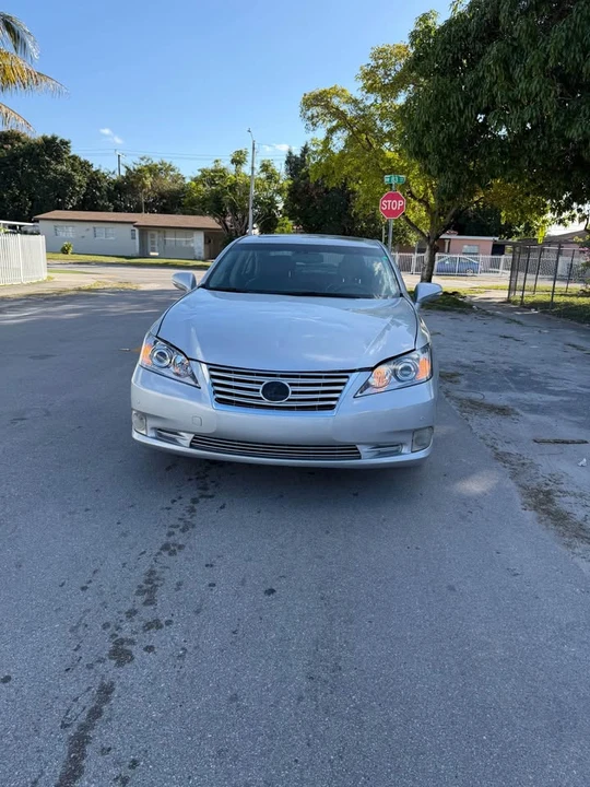 2011 Lexus ES 5th Gen - Image 4 of 12