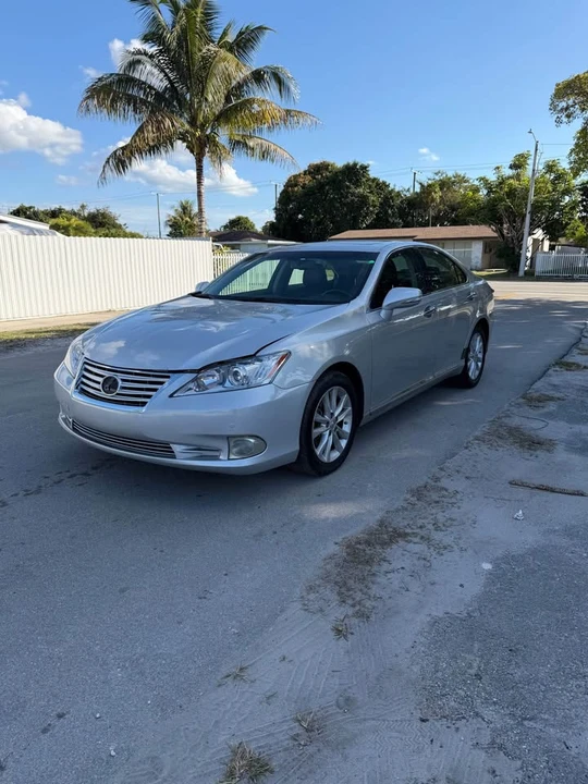 2011 Lexus ES 5th Gen - Image 3 of 12