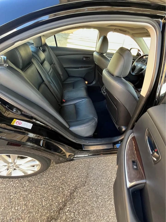 2011 Lexus ES 4th Gen - Image 12 of 18