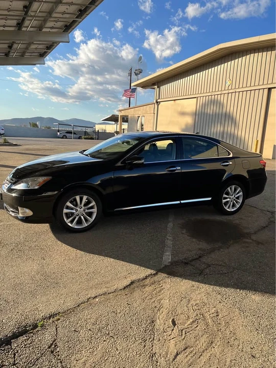 2011 Lexus ES 4th Gen - Image 3 of 18