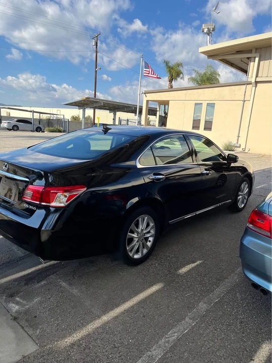 2011 Lexus ES 4th Gen - Image 14 of 18