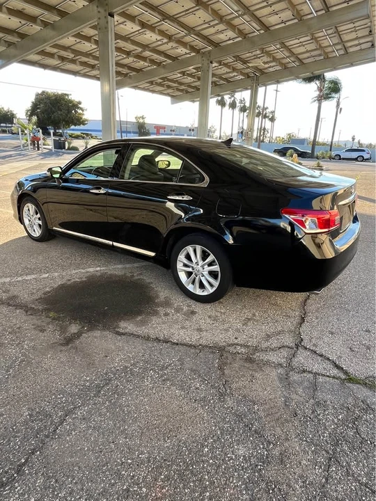 2011 Lexus ES 4th Gen - Image 4 of 18
