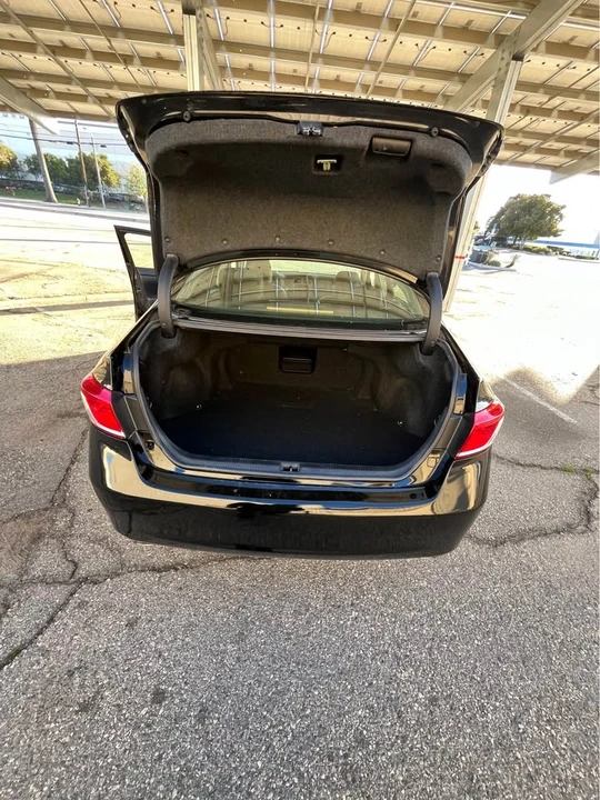 2011 Lexus ES 4th Gen - Image 10 of 18