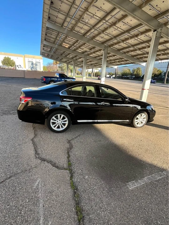 2011 Lexus ES 4th Gen - Image 5 of 18