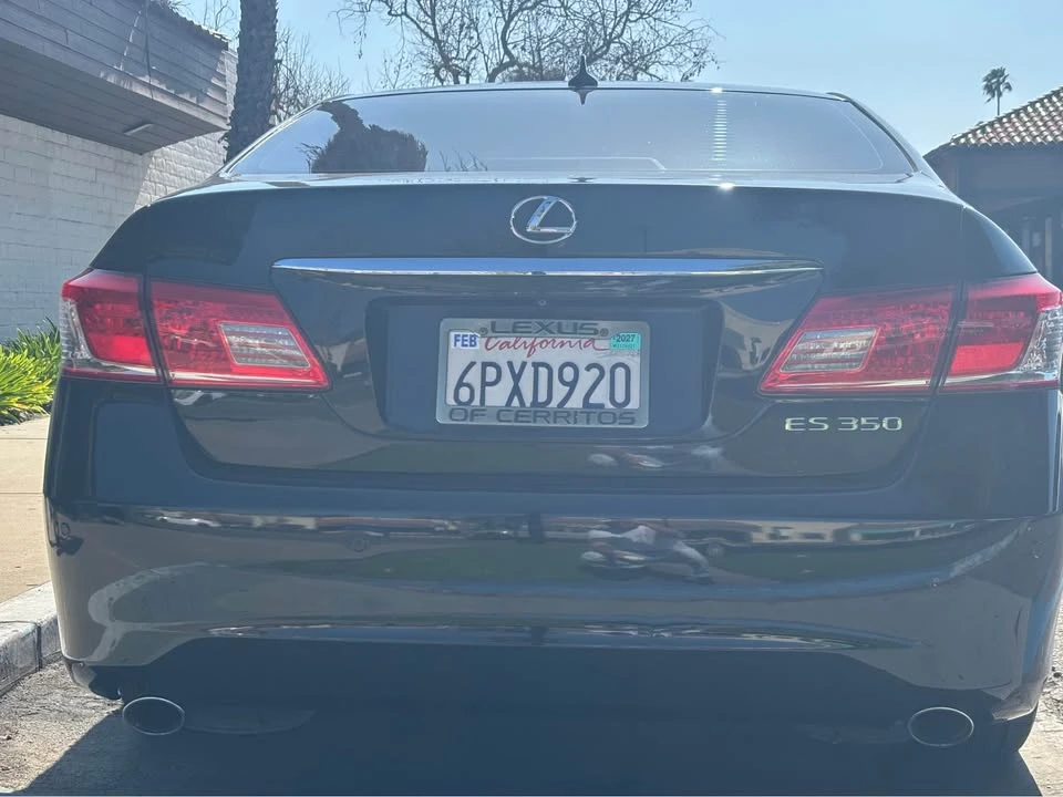 2011 Lexus ES 4th Gen - Image 2 of 10