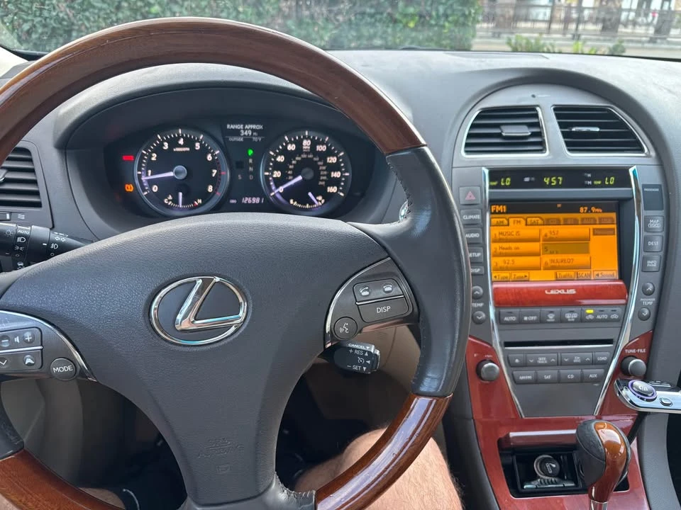 2011 Lexus ES 4th Gen - Image 7 of 10