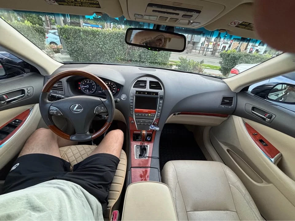 2011 Lexus ES 4th Gen - Image 9 of 10